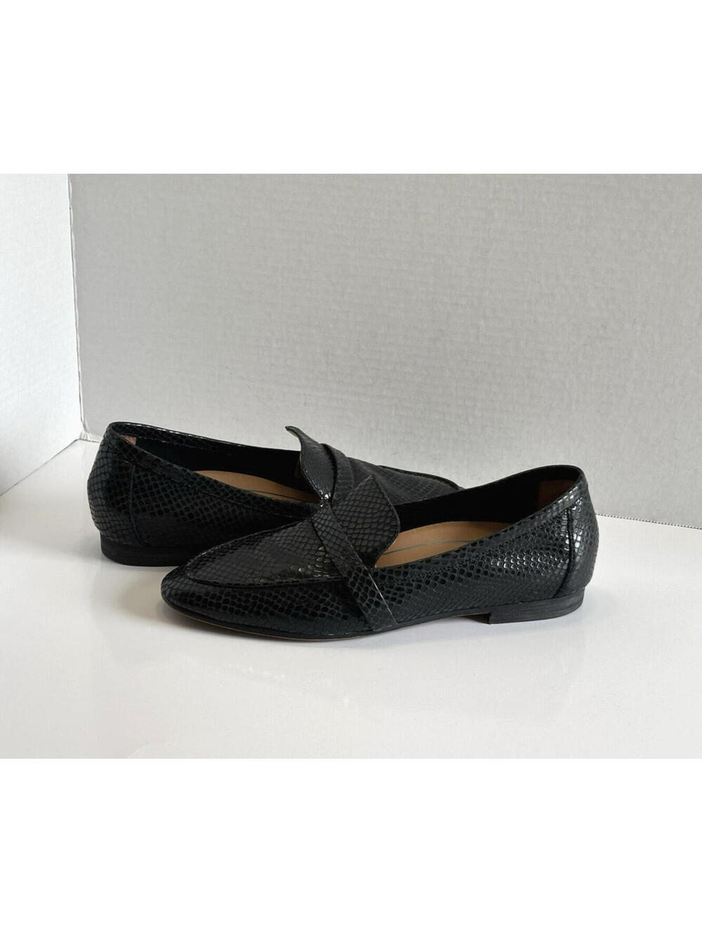 Vionic Zana Shoes Womens Sz 7 Black Leather Lizard Comfort Flats Loafers Slip On